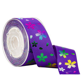 Flor impresa del arco iris en la cinta grosgrain púrpura para el empaquetado del caramelo