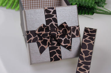 Cinta del estampado leopardo de la pantalla de la tinta del color de la aduana una de 25 milímetros para el embalaje de regalos