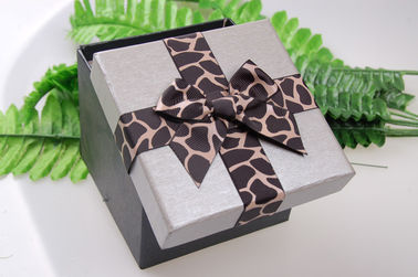 Lazo de torsión pre hecho de la cinta del embalaje del regalo de la caja del chocolate arquear con el estampado leopardo